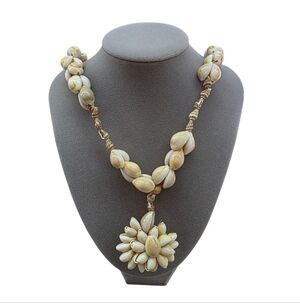 Vintage Cowrie Seashell Lei Necklace With Cluster Blossom Shells